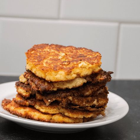 Fried Fritters, Air Fryer Keto, Air Fryer Recipes Healthy Low Carb, Air Fryer Cauliflower, Cauliflower Fritters, Cauliflower Mash, Flour Alternatives, Fried Cauliflower, Mashed Cauliflower