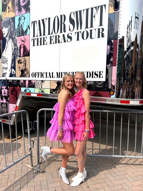 taylor swift concert, concert outfits, dress ideas, concerts, taylor swift, tswift concert, eras tour, #eras #taylorswifteras #erastour #erasconcert Taylor Swift Outfits Concert, Eras Fits, Ears Tour, Eras Outfit, Era Tour, Swift Outfits, Outfits Concert, Concert Ideas, Taylor Swift Birthday