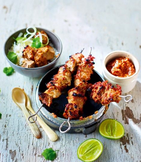 Indonesian Satay, Pork Satay, Pork Kebabs, Satay Recipe, Pizza Fritta, Recipe Pork, Kecap Manis, Satay Sauce, Diner Recept