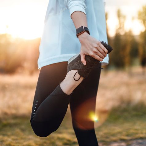 Going on a Walk? Here Are 7 Dynamic Stretches to Do First, Physical Therapists Say Best Dumbbell Exercises, Wellbeing Magazine, Sports Nutritionist, Calf Stretches, Dynamic Stretching, 10 Minute Workout, Joan Collins, Walking Exercise, Workout Warm Up