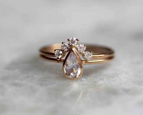 Pear Engagement Ring Set, Beautiful Wedding Rings, Pear Engagement Ring, Bridesmaid Jewelry Sets, Wedding Rings Unique, Wedding Rings Vintage, Engagement Ring Set, Simple Wedding, Ring Vintage