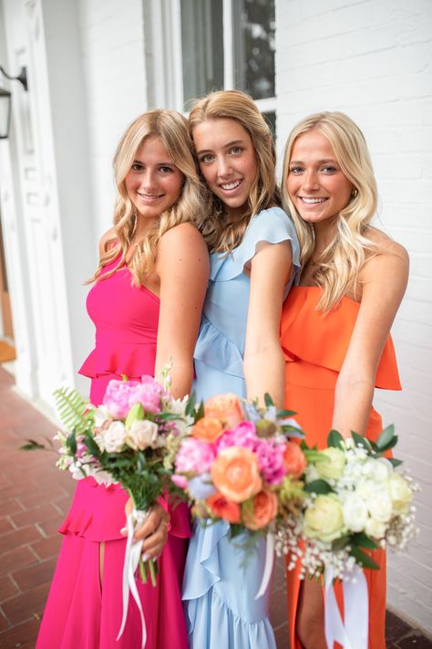 Prom Pictures Bouquet, Prom Pics With Bouquets, Prom Poses With Bouquet, Banquet Flower, Flower Bouquet Pictures, Prom Flowers Bouquet, Prom Photography Poses, Dance Pics, Flower Boquet