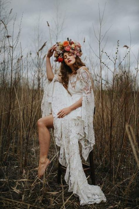 Spanish Bohemian, Untraditional Wedding Dress, Photos For Couples, Bohemian Photoshoot, Barn Wedding Inspiration, Boho Style Wedding, Flowers Love, Bohemian Bridal, Bohemian Bride