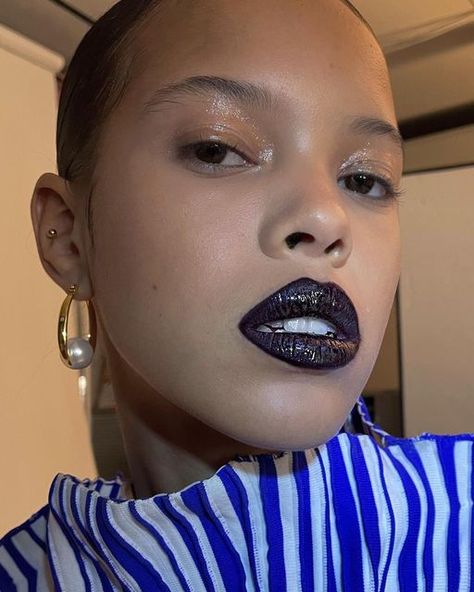 David Razzano on Instagram: "✨Starry Eyes & Stormy Lip🖤🌊🖤 makeup by me on the gorgeous @amandine.pouilly ! Using a mixture of @danessa_myricks Colorfix Cream in a few shades to create the color then a clear gloss on top🫦 for eyes it’s @makeupbymario Master Crystal Reflector in ‘Quartz’ to give it a glossy glittery gleam 💫Hair by @madisonsullivanhair , styling by @ncsweet_ ! #makeupartist #shimmereyeshadow #glossymakeup #editorialmakeup #blacklipstick #beautyeditorial #glossyeyes #mua" Chrome Makeup, Fairy Eye Makeup, Black Lipstick Makeup, Fairy Eyes, Fashion Show Makeup, Starry Eyes, Danessa Myricks, Glossy Eyes, Glossy Makeup