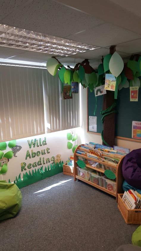 Book Corner Eyfs, Book Corner Classroom, Wild About Reading, Reading Nook Classroom, Display Boards For School, Reading Corner Classroom, Family Literacy Night, Reading Garden, Book Area