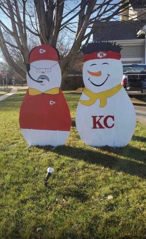 Kc Chiefs Decorations, Chiefs Decorations Diy, Kc Chiefs Decor, Kansas City Chiefs Crafts Diy, Diy Kansas City Chiefs Decor, Chiefs Ornaments, Chiefs Decorations, Chiefs Christmas Tree, Chiefs Decor