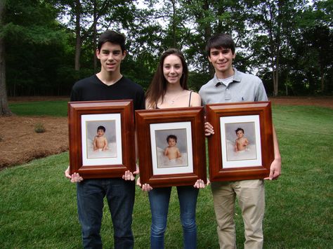 My triplets turned 18 and I thought it was a good idea to get a photo of them holding their 1 year photo. Kind of like a then and now snap shot. Triplet Senior Pictures, Triplets Photography, Birthday Photoshoot Ideas Boys, Make Way For Ducklings, College Graduation Pictures, Senior Pictures Boys, Senior Photo Ideas, Senior Pic Ideas, Senior Pictures Poses