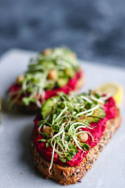 Vibrant Roasted Beetroot Hummus | Pick Up Limes | Nourish the Cells & the Soul Beetroot Hummus Recipe, Beetroot Hummus, Roasted Beetroot, Foods Healthy, Food Vegan, Hummus Recipe, Plant Based Eating, Healthy Vegetables, Low Carb Breakfast