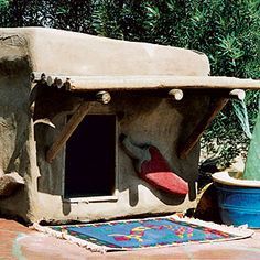 A Southwest adobe doghouse from Carol Davison of Temecula, CA. Unique Dog Houses, Dog House Bed, Cool Dog Houses, Dog House Diy, Dog Area, Dog Runs, Luxury Dog, Dog Pin, Dog Kennel