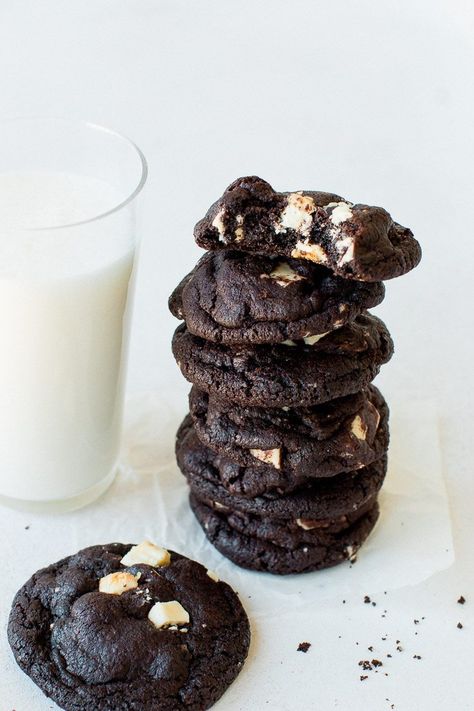 Chewy Chocolate Cookies, Dark Chocolate Cookies, White Chocolate Chip, White Chocolate Chip Cookies, Chocolate Blanco, Perfect Cookie, Triple Chocolate, Tea Cakes, Dark Chocolate Chips