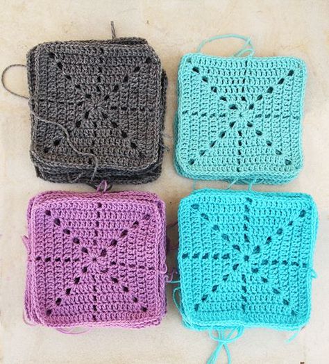 Simple Filet Starburst Square - easy crochet squares Sunshine Granny Square, Square Amigurumi, Crochet Whimsical, Whimsy Crochet, Crochet Starburst, Crochet Country, Colorful Coasters, Crocheted Squares, Coaster Patterns