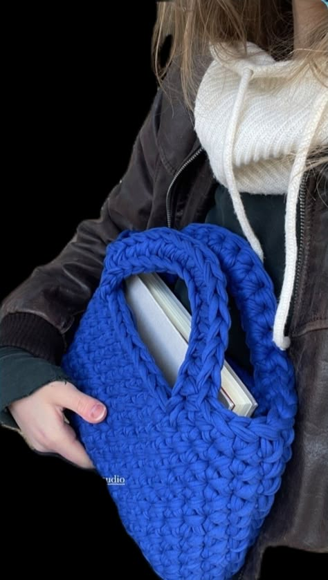 Mode Crochet, Crochet Business, Crochet Clothes For Women, Crochet Handbags Patterns, Handbag Pattern, Crochet Fashion Patterns, Diy Crochet Projects, Crochet Bag Pattern, Crochet Handbags