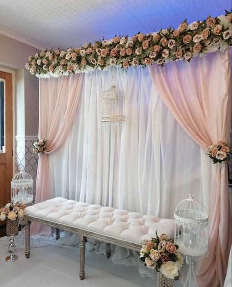 Nikkah Decor Simple, Nikkah Backdrop At Home, Engagement Backdrop Ideas At Home, Baat Pakki Decorations At Home, Imam Zamin, Nikkah Decor, Backdrop Draping, Simple Balloon Decoration, Bridal Room Decor