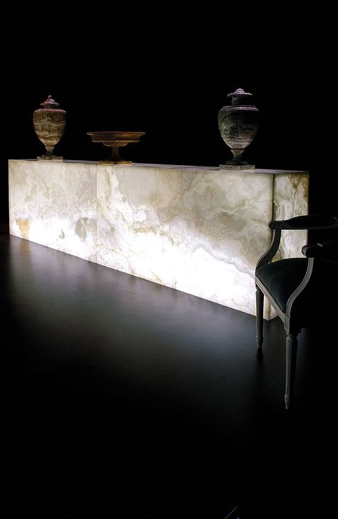 | glowing counter |: Outdoor Kitchen Countertops, Soapstone Countertops, Formica Countertops, Marble Bar, Stone Bar, Hotel Interior Design, Stone Surface, Countertop Materials, Hotel Interior