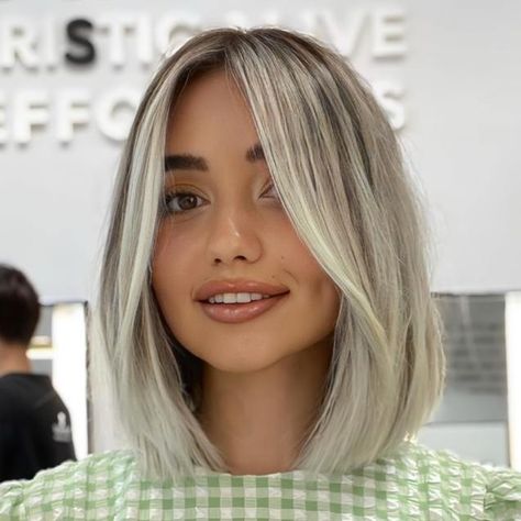 Layers Around The Face, Collarbone Bob, Haircuts For Square Faces, Very Short Pixie Cuts, Haircut For Square Face, Long Layered Cuts, Blonde Lob, Square Face Hairstyles, Blonde Layers