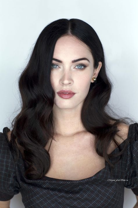 Pale Skin Dark Hair Makeup, Dark Brown Hair Pale Skin, Brunette Hair Pale Skin, Megan Fox Movies, Brown Hair Pale Skin, Dark Hair Pale Skin, Dark Hair Makeup, Brown Hair Inspiration, Pale Skin Makeup