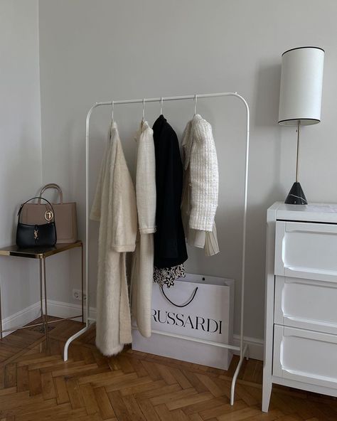 Aesthetic Walk In Closet, Bedroom Ideas Clean, Bedroom Clothing Rack, Clothing Rack Aesthetic, Clean Room Decor, Hanging Skirts, Metal Clothing Rack, Minimal Bedroom Ideas, Clothing Rack Display