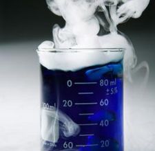 dry ice Science Theme Party, Ice Experiments, Dry Ice Experiments, Dry Ice, Theme Party, Floating, Science, Blue, White