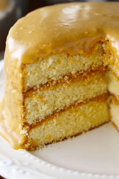 Old Fashioned Southern Burned Caramel Cake - Mom Loves Baking Caramel Cake Frosting, Quiche Chorizo, Caramel Cakes, Carmel Cake, Southern Caramel Cake, Cake Mom, Mousse Au Chocolat Torte, Caramel Cake Recipe, Southern Cake