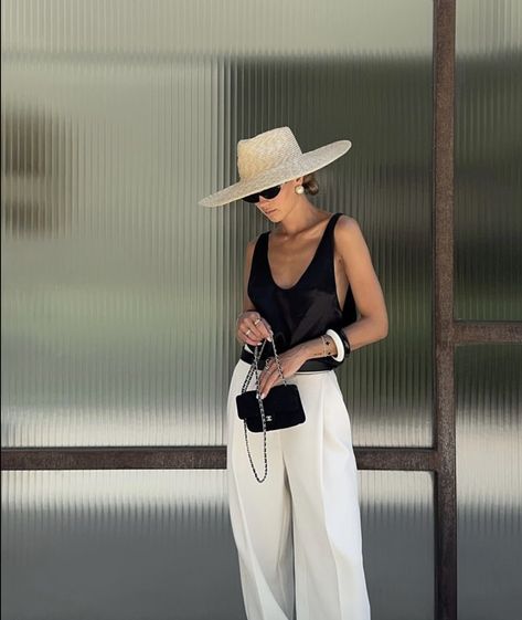 Safari Outfit, Chic Parisian Style, Classy Lifestyle, Capsule Wardrobe Women, Old Money Outfit, Summer Outfits 2024, Money Outfit, Black White Outfit, Expensive Clothes