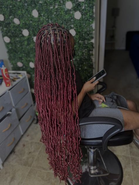 Red Soft Locs Black Women, Red And Black Soft Locs, Red Faux Locs Black Women, Soft Locs Red, Softlocs Hairstyle, Colored Soft Locs, Long Soft Locs With Color, Soft Locs Hairstyles Color, Soft Locs Color