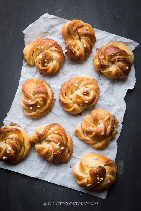 Sourdough Basics, Cardamon Recipes, Cardamom Buns, Bread Rolls Recipe, Pearl Sugar, Discard Recipes, Sourdough Recipes, Instant Yeast, Bread Rolls