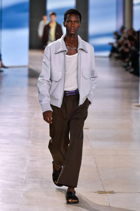 Hermès Spring 2025 Men's Runway, Fashion Show & Collection Review [PHOTOS] Men Fashion Week, Paris Fashion Week Men, Show Collection, Mens Fashion Inspiration, Hermes Men, Fashion Design Drawings, June 2024, Dress For Success, 가을 패션