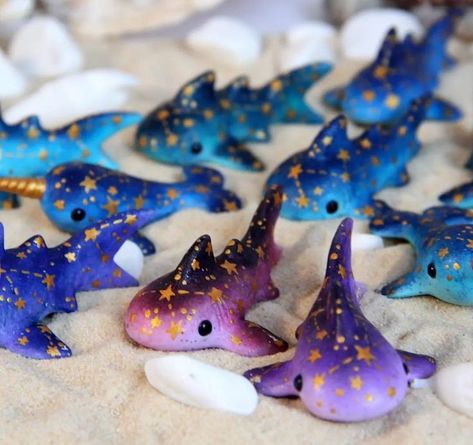 Galaxy Animals, Polymer Clay Cute, Clay Cute, Clay Diy Projects, Tanah Liat, Clay Polymer, Cute Polymer Clay, Clay Animals, Cute Clay