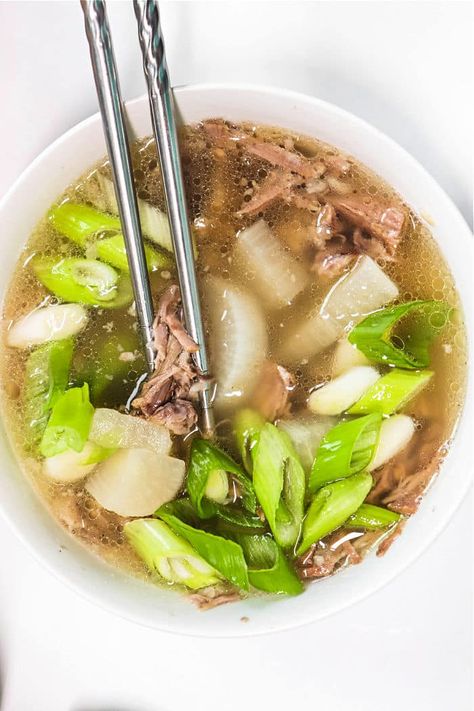 Korean oxtail soup is so delicious. If you had this at a restaurant and want to make it homemade yourself here's an easy recipe. Chinese Oxtail Soup, Ox Tails Recipe Easy, Korean Oxtail Soup Recipe, Korean Oxtail, Korean Oxtail Soup, Oxtail Soup Recipe, Cooking Oxtails, Oxtail Stew Recipe, Oxtail Recipe