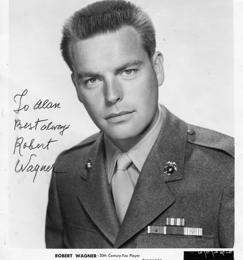 Robert Wagner -VERY CUTE! IN UNIFORM Injured Soldier, Famous Marines, Famous Veterans, Making Movies, Robert Wagner, Susan Hayward, Through The Decades, Olivia De Havilland, United States Marine Corps