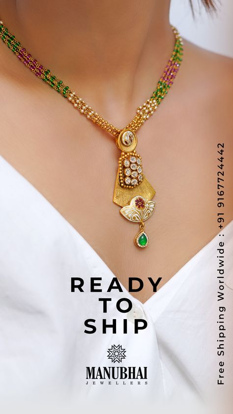 Gold pendant set featuring white sapphire accents and green semi-precious gemstone motifs with heavy colored stone mala/chain, a perfect fusion of elegance. Moti Na Set, Sliver Necklace, Gold Pendant Set, Unique Gold Jewelry Designs, Bridal Necklace Designs, Antique Necklaces Design, Gold Bangles For Women, New Gold Jewellery Designs, Diamond Pendants Designs