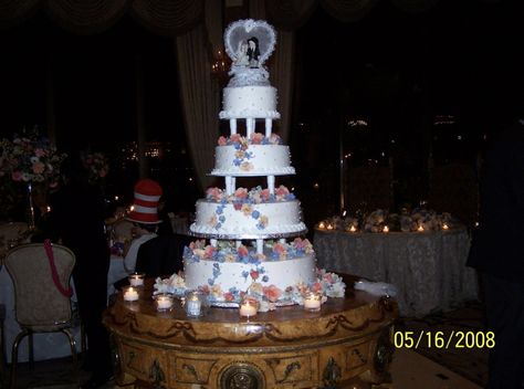 Early 2000s Wedding Aesthetic, 2000s Wedding, Dreamcore Aesthetic, Period Piece, 2000s Nostalgia, American Wedding, Wedding Aesthetic, Canon Powershot, Birthday Party Cake