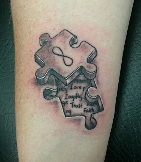 Matching 3D puzzle piece tattoo. Done by Tom Hacic @ RedHouse Tattoo and Piercing Puzzle Tattoo, Puzzle Piece Tattoo, Puzzle Tattoos, Tattoos Infinity, Couple Tattoos Unique, Pieces Tattoo, Matching Couple Tattoos, Friendship Tattoos, 3d Tattoo