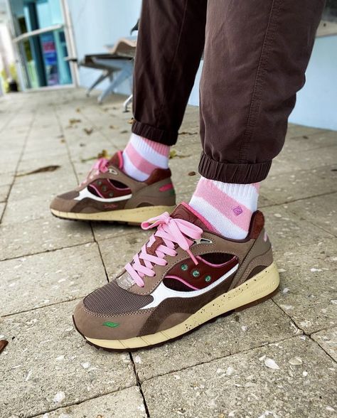 Feature x Saucony Shadow 6000 Saucony Sneakers, Saucony Shadow, Saucony Shoes, Street Shoes, Glass Slipper, Fit Ideas, New Sneakers, Saucony Sneaker, Athleisure