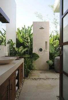 Outside Showers, Nature Living, Outdoor Bathroom Design, Seminyak Bali, Garden Shower, Outdoor Bath, Outdoor Bathrooms, Have Inspiration, Seminyak