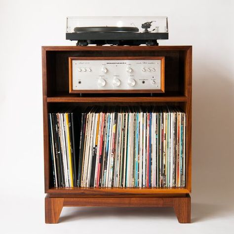 Small Stereo Cabinet, Small Record Cabinet, Stereo Stand Ideas, Stereo Setup Living Room, Stereo Cabinet Ideas, Stereo Furniture, Turntable Furniture Design, Record Furniture, Vintage Stereo Cabinet