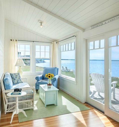 Well, the days are finally getting warmer and my mind wanders to the beach!  So I thought I’d share a beach cottage with you today…located in the state where I was born…Rhode Isla… Small Beach Cottage, Cottage Coastal, Beach House Interior Design, Sunroom Designs, House Of Turquoise, Cottage Living Rooms, Beach Cottage Decor, Beach House Interior, Cottage Interiors