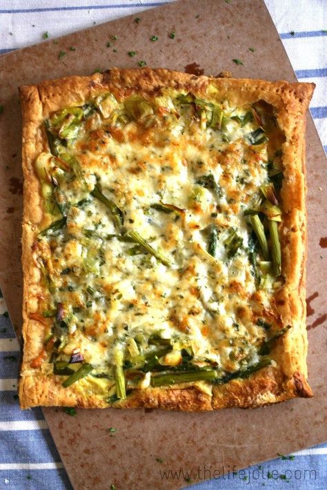 This Asparagus and Leek tart has the most amazing flavor combination from the addition of Gruyere cheese and fresh herbs. It is quick and easy to put together and the results are delicious! Healthy Gourmet Meals, Leek Tart, Vegetable Tart, Leek Recipes, Easy Brunch Recipes, Brunch Recipe, Tart Recipe, Gruyere Cheese, Easy Brunch