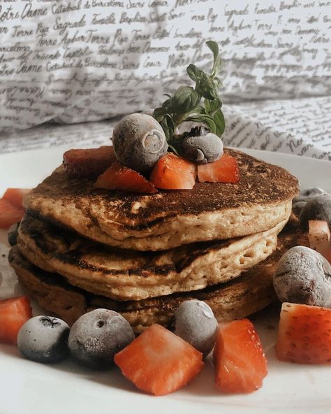 Oatmeal Pancakes Aesthetic, Healthy Pancakes Aesthetic, Oat Pancakes Aesthetic, Cooking Pancakes Aesthetic, Pancakes Aesthetic, Aesthetic Food Pancakes, Pancakes And Coffee Aesthetic, Breakfast Oatmeal, Food Story