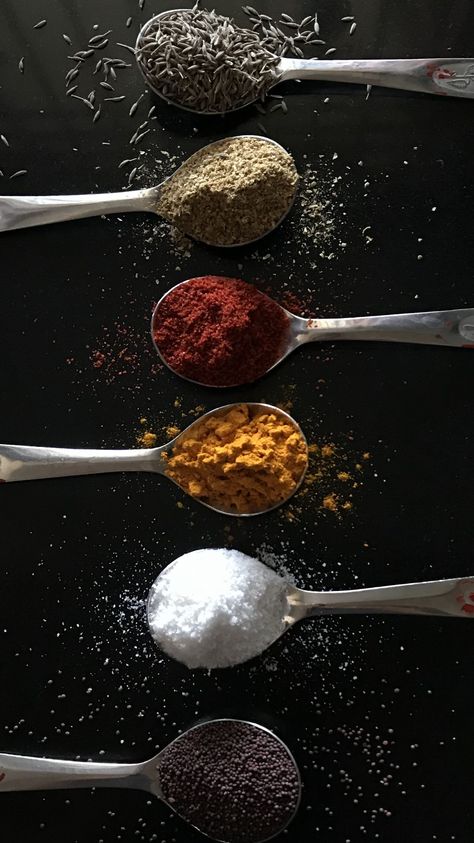 Spice Pictures, Spices Photography, Ingredients Photography, Food Photography Composition, Lite Beer, Iphone Wallpaper Stills, Food Gallery, Spice Shop, Restaurant Names