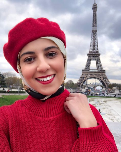 Berets: All The Ways To Wear Them With Hijab - Hijab Fashion Inspiration Paris Family Trip, French Hats, Paris Family, Parisian Look, Hijab Fashion Inspiration, Beret Hat, Berets, Different Outfits, Casual Everyday