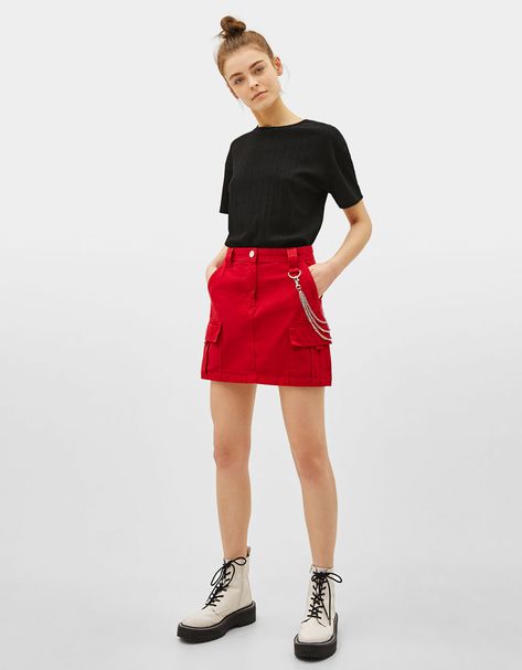 Dr Martens Outfit, Chain Skirt, Boots Outfits, Office Outfit, Cargo Skirt, Girls Wardrobe, Outfit Aesthetic, Office Outfits, Fashion Poses