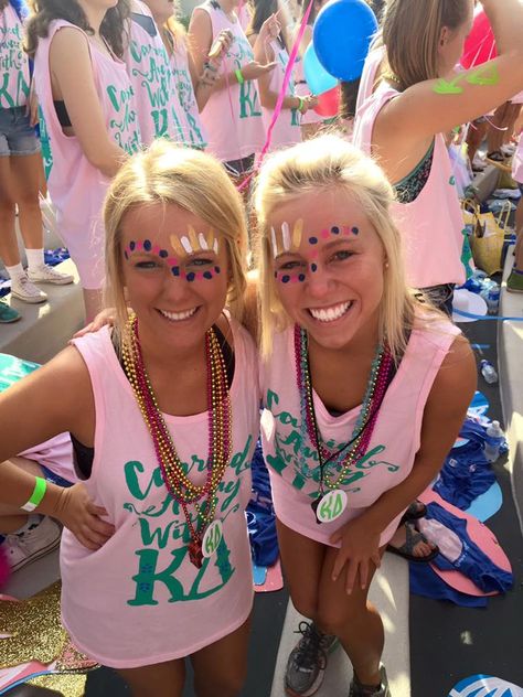 Kappa Delta bid day University of Arkansas. Fayetteville, AR. Carried Away With Kaydee. Face paint on bid day! School Spirit Face Paint, Kappa Delta Bid Day, Football Face Paint, Spirit Day Ideas, Cheer Makeup, School Spirit Week, School Spirit Days, Face Paint Ideas, Homecoming Spirit