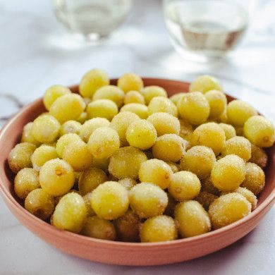 Prosecco Grapes by Ree Drummond Prosecco Grapes, Cool Desserts, Sour Patch Grapes, Food Network Recipes Pioneer Woman, Ree Drummond Recipes, Frozen Grapes, Grape Recipes, Pioneer Woman Recipes, Tv Food