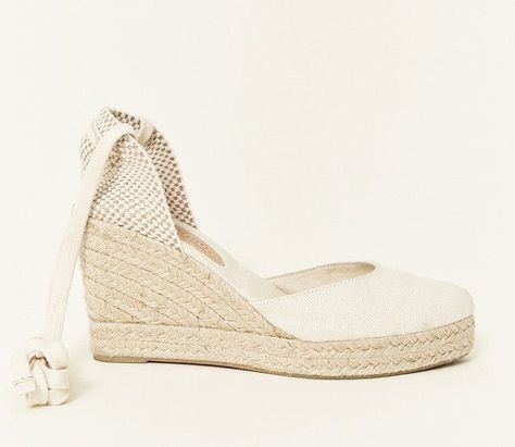 Mint & Rose Sardinia Espadrille Wedges in White These espadrilles will add summer-ready spirit to any look. The long cord can be wrapped around the ankle or leg depending on how you want to style them. Purchase Worn by Princess Leonor on:3 July 2022 Dress Queen, Chic Summer Dresses, Shoes Names, Princess Leonor, Spanish Royal Family, Fashion Shoes Sneakers, Queen Dress, July 2022, Queen Letizia