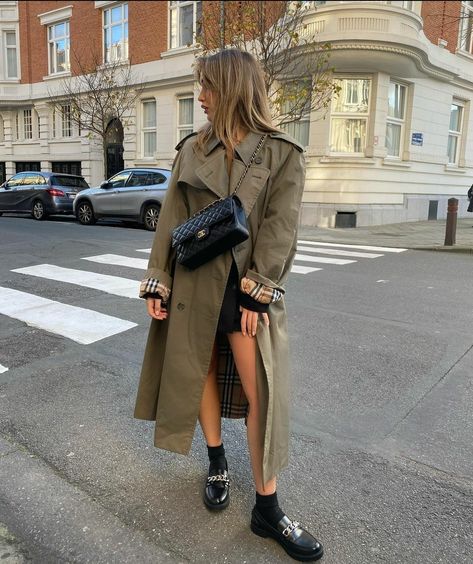 Burberry Trench Coat Outfit, Trench Outfit, Parisian Look, Trench Coat Outfit, Burberry Outfit, Burberry Trench, Burberry Trench Coat, Autumn Fits, Coat Outfits