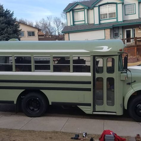 Bus House, Bus Life, Mini Bus, House On Wheels, Green And Black, School Bus, Paint Job, Van Life, Light Green