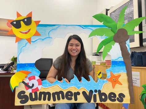 Summer Camp Board Decoration, Summer Camp Decoration Ideas For School, Summer Camp Decorations, Pool Party Crafts, Summer Photo Booth, Summer Camp Activity, School Cafeteria Decorations, Summer Props, Camp Decorations