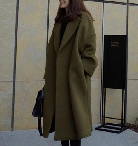 Womens Fall Coats, Fall Fashion Coats, Academia Outfits, Coat Outfits, Womens Fashion Trends, Cute Casual Outfits, Classy Outfits, Army Green, Fashion Inspo Outfits