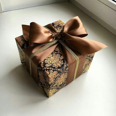 Aesthetic Christmas Wrapping, Professional Gift Ideas, Cute Gift Wrapping Ideas, Pretty Gift Wrapping Ideas, Wrapping Paper Ideas, Handmade Gifts For Boyfriend, Elegant Gift Wrapping, Wrapping Inspiration, Creative Gift Wraps